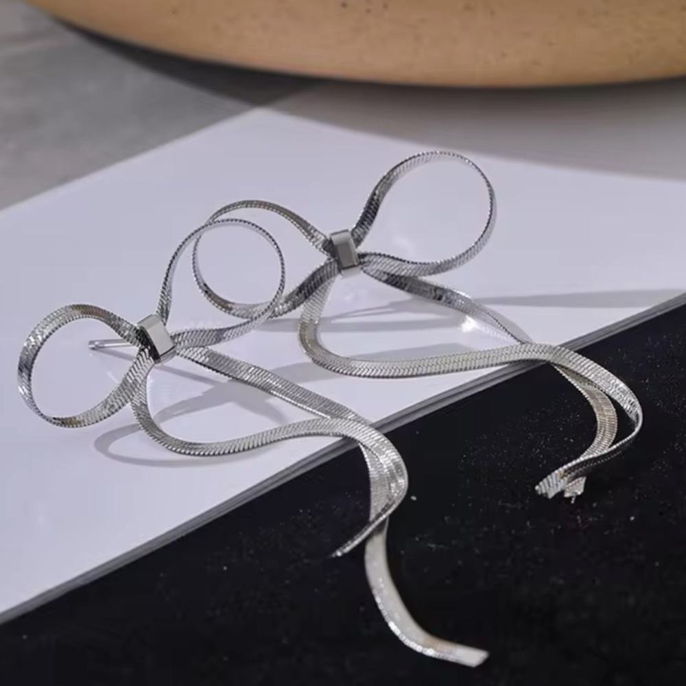 Medium Ribbon Earrings - Picture 5 of 8